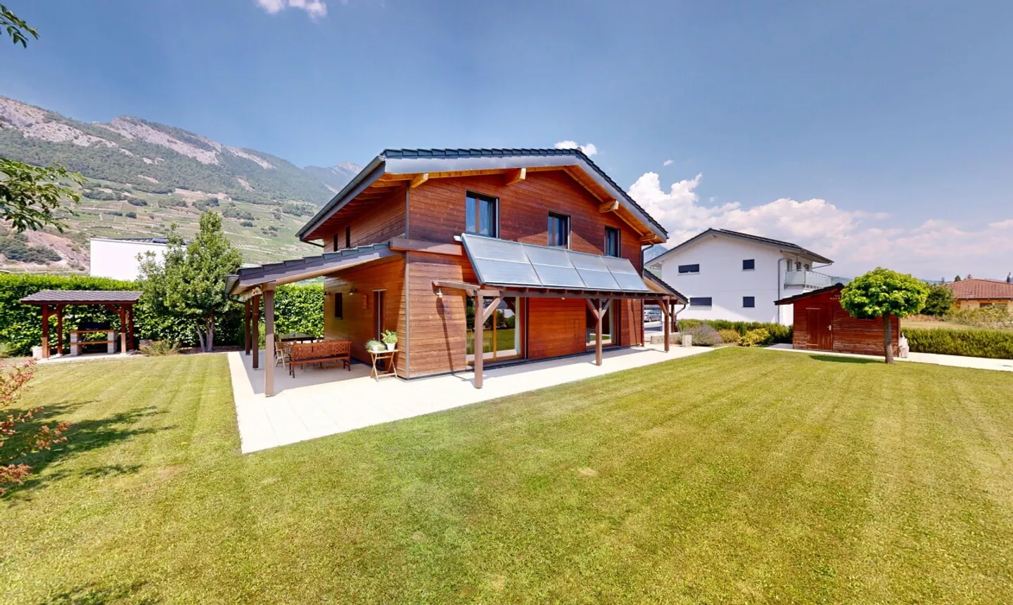 Spacious Family Home with Garden - Photo 1 of 11