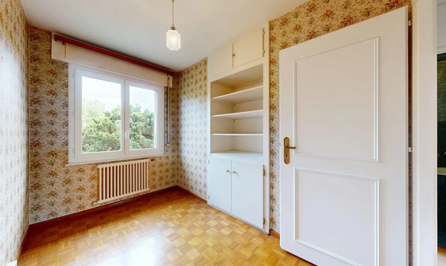 Villa to renovate with great potential, unique opportunity in Vessy - Photo 10 of 11