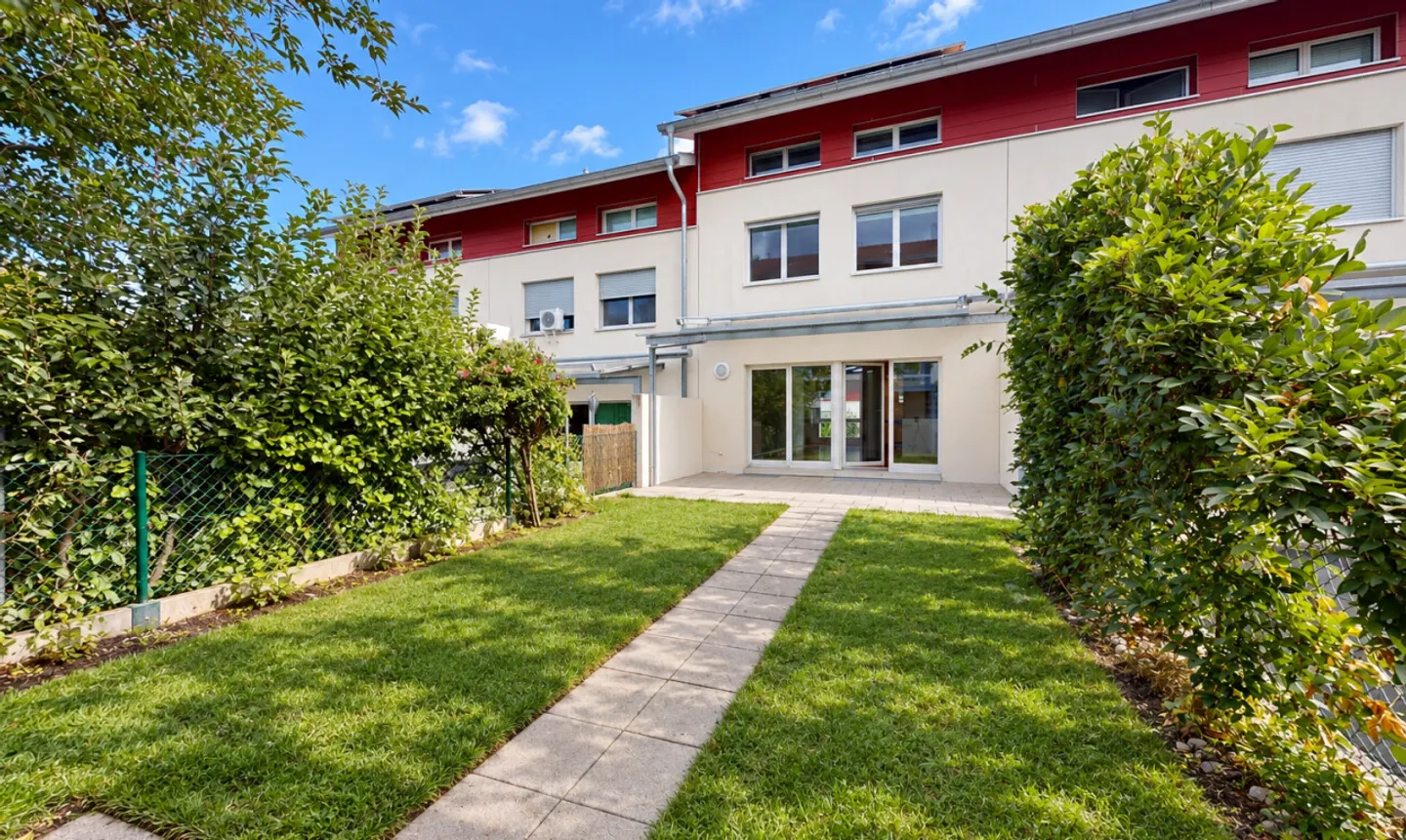5.5-Zimmer-Reihenhaus in Allschwil - Wohnen zwischen Stadt und Natur - Photo 1 sur 11