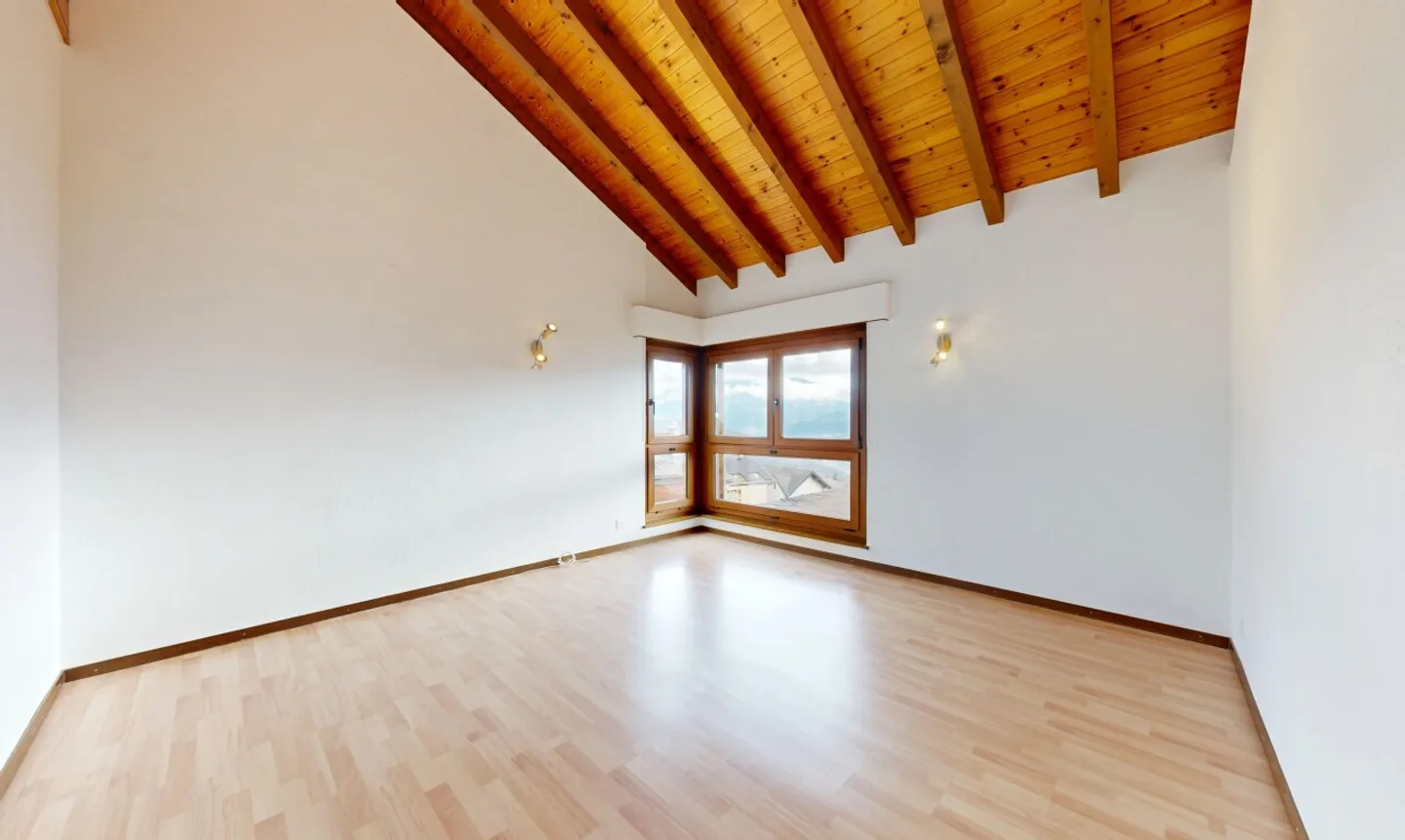 Grande maison avec appartement 2.5 indépendant - Vue dégagée - Foto 7 von 11