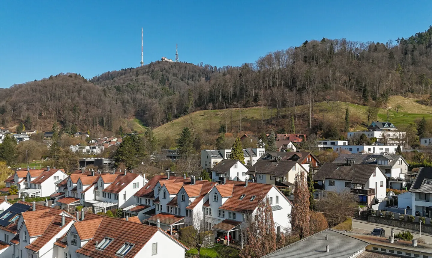 Maison mitoyenne de 5,5 pièces bien entretenue à Stallikon - Photo 2 sur 11
