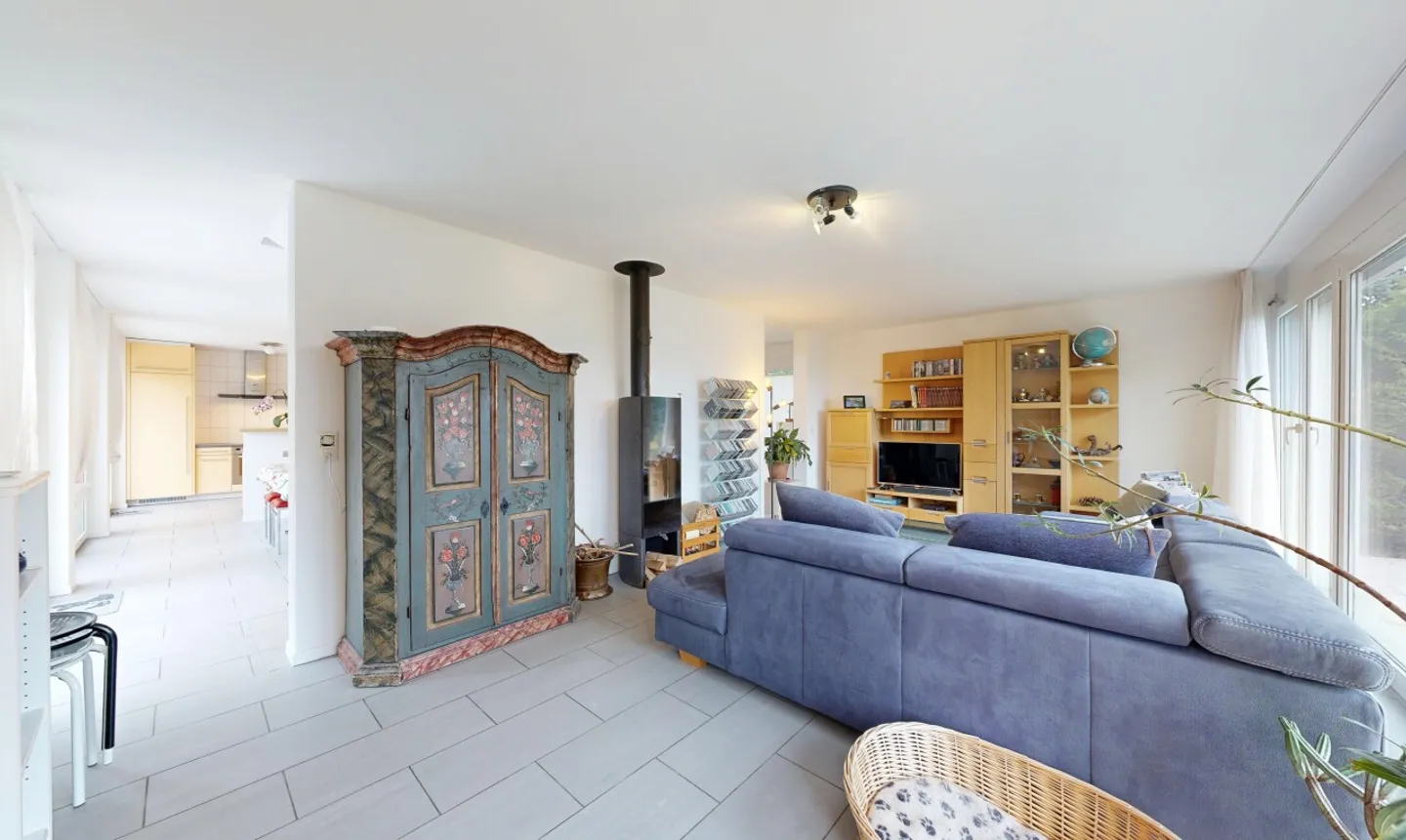 Spacious 6.5-room villa with landscaped garden in Cernier - Photo 5 of 11