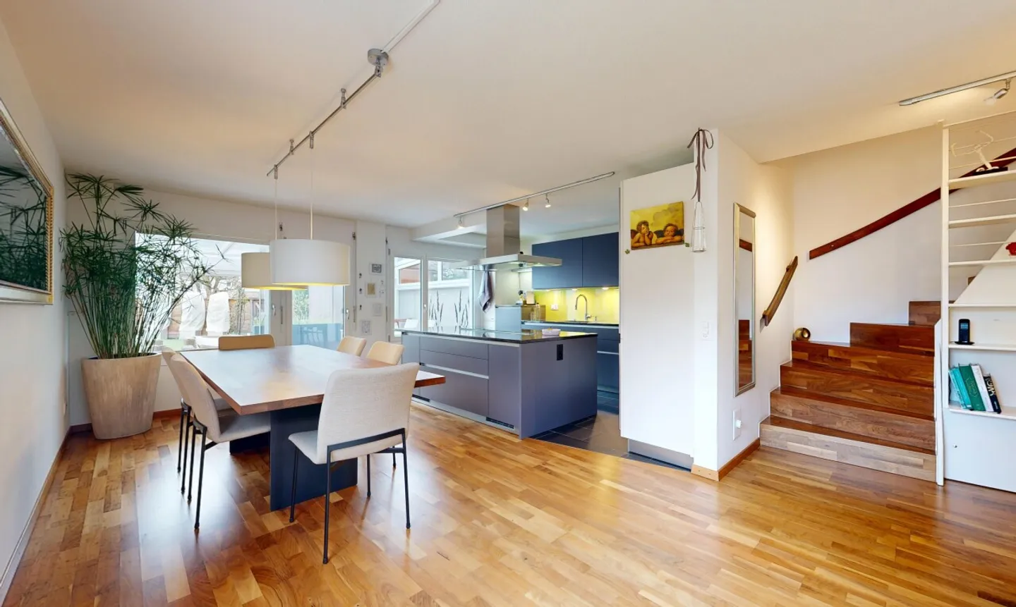 Family Home with Garden & Space - Photo 5 of 11