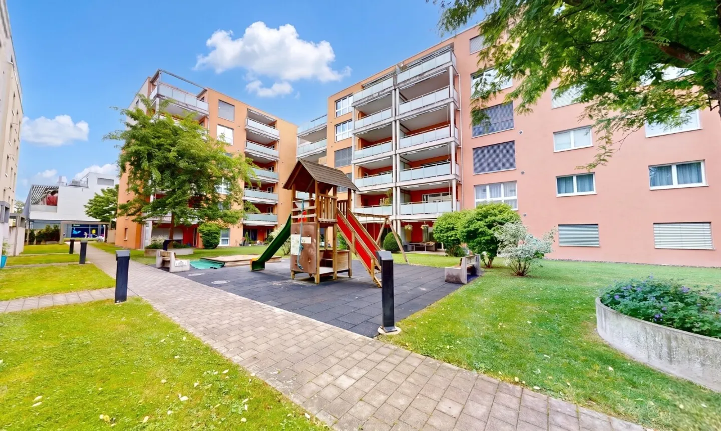 Spacious Living in the Heart of Bülach - Photo 11 of 13