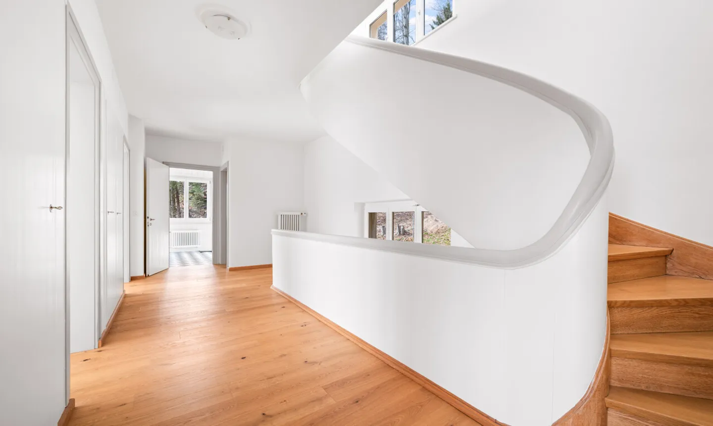 Panorama, Discretion and Space – House in Walenstadtberg - Photo 10 of 11