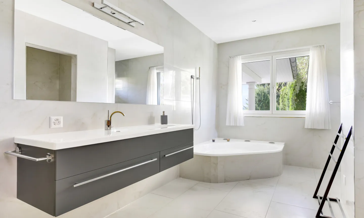 Exklusive Villa mit spektakulärer Weitsicht und gehobenem Ausbau - Foto 9 di 11