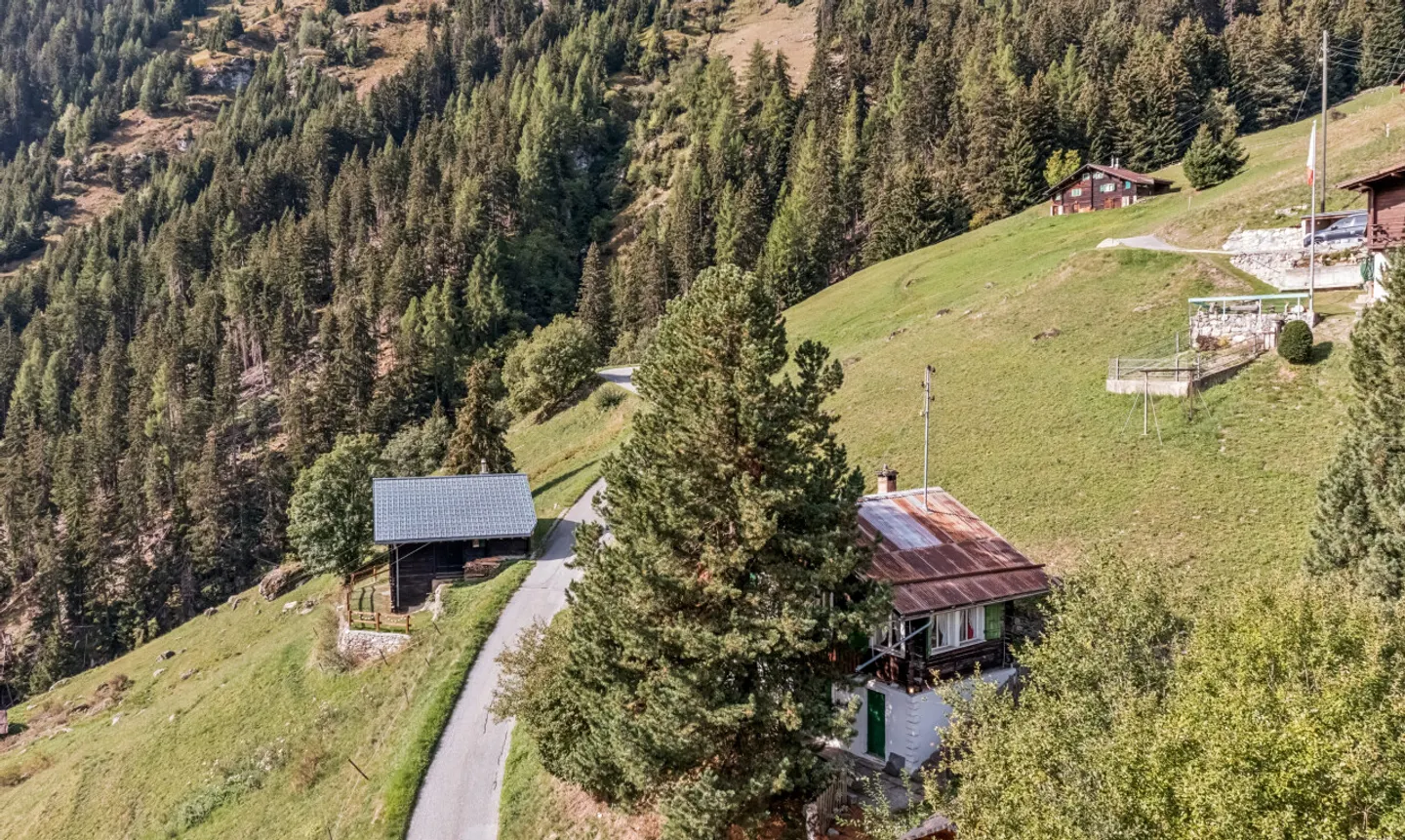Characterful Mayen with large plot in Hérémence. - Photo 3 of 11