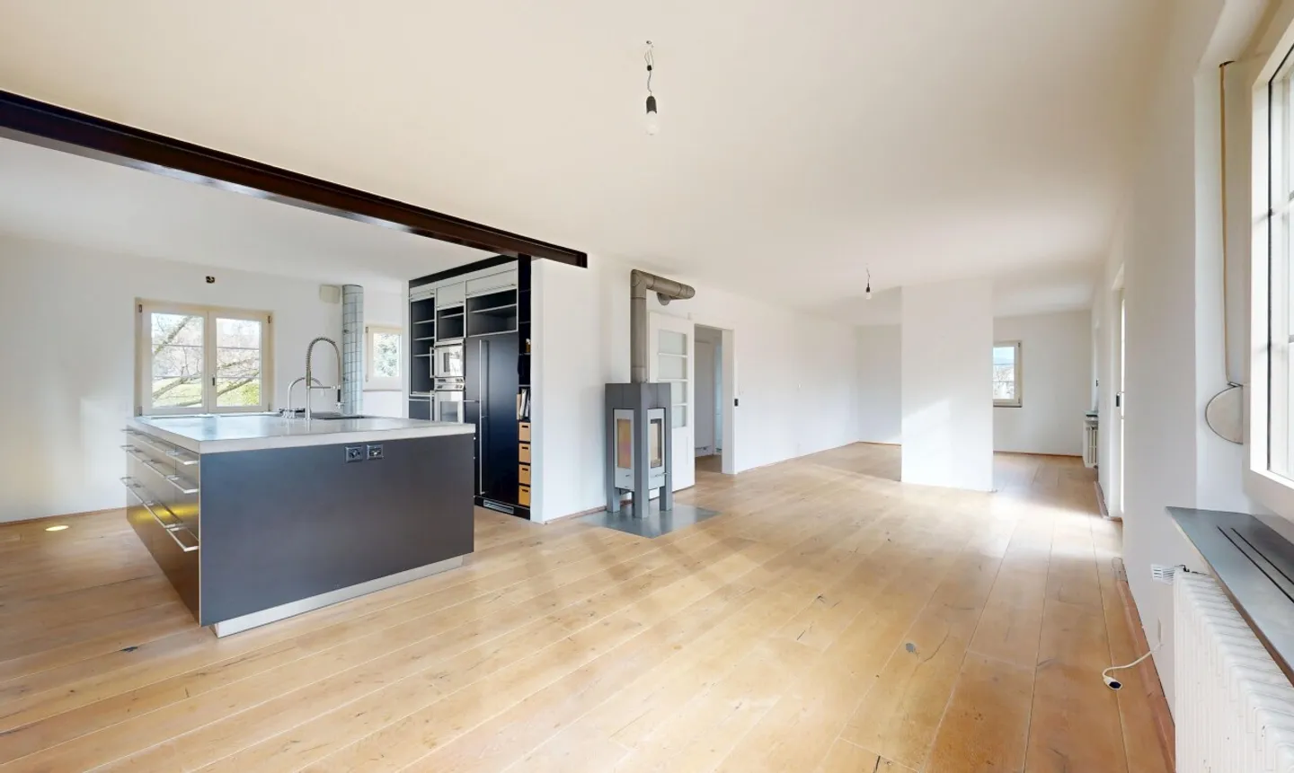 Sunny Family Gem: Gourmet Kitchen, Sauna & Idyllic Garden - Photo 2 of 11