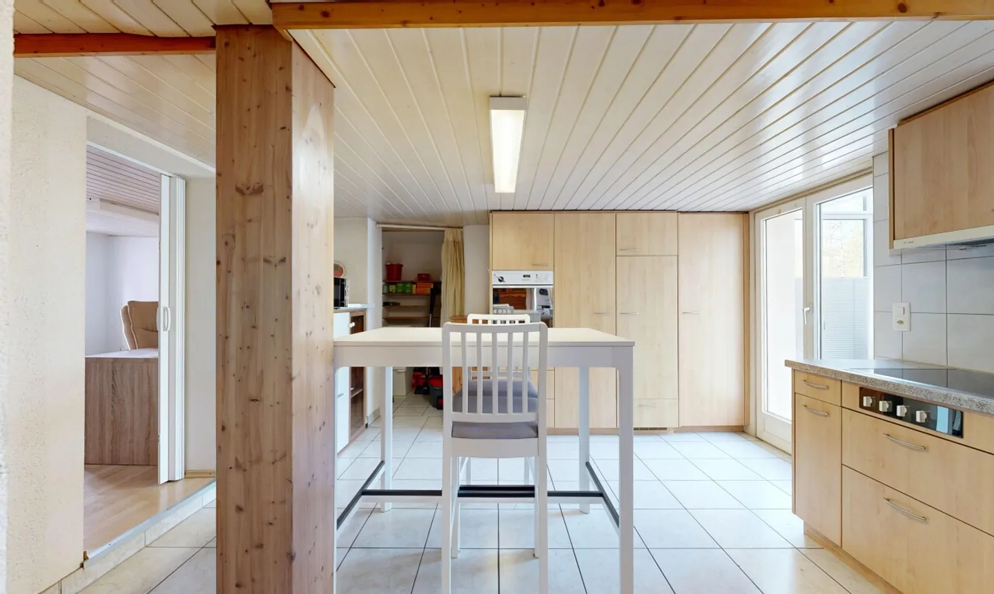 Charming 5-room corner terraced house in a sought-after location in Bottighofen - Photo 7 of 11