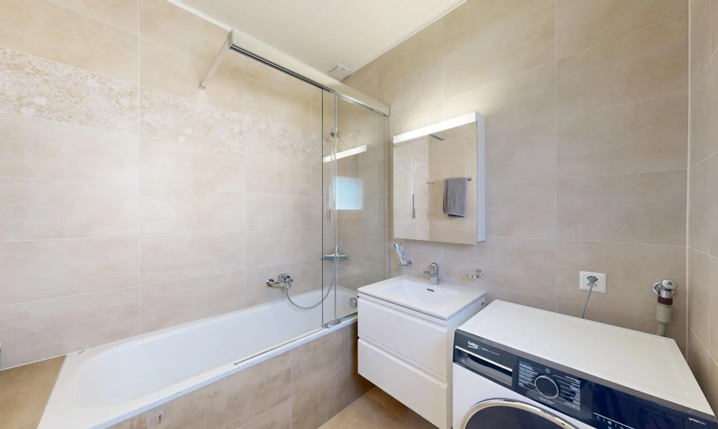 Renovated penthouse duplex in Terre Sainte with generous volumes - Photo 7 of 11