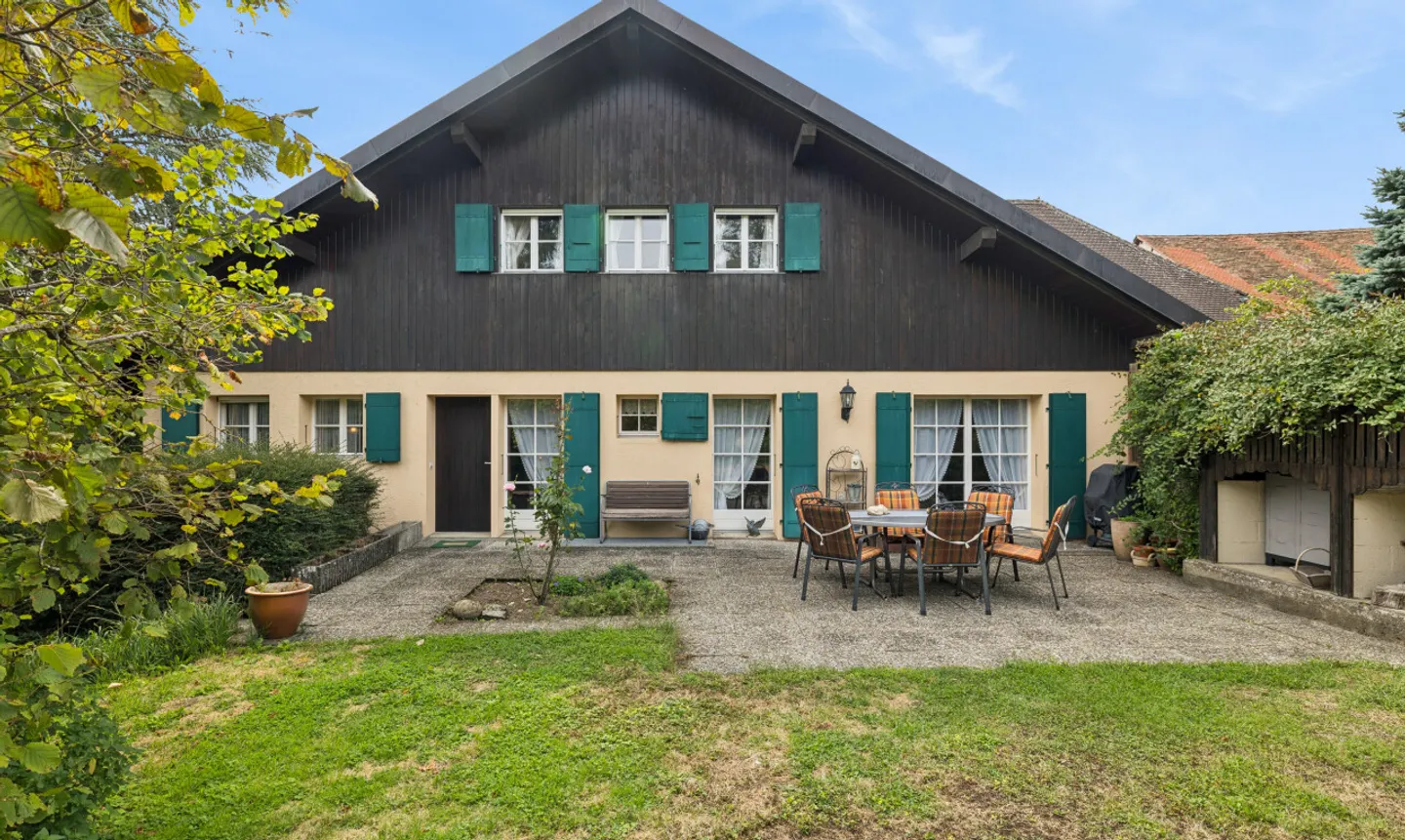 Charaktervilla mit 4,5 Zimmern, mit friedlichem und bewaldetem Garten - Foto 3 von 11