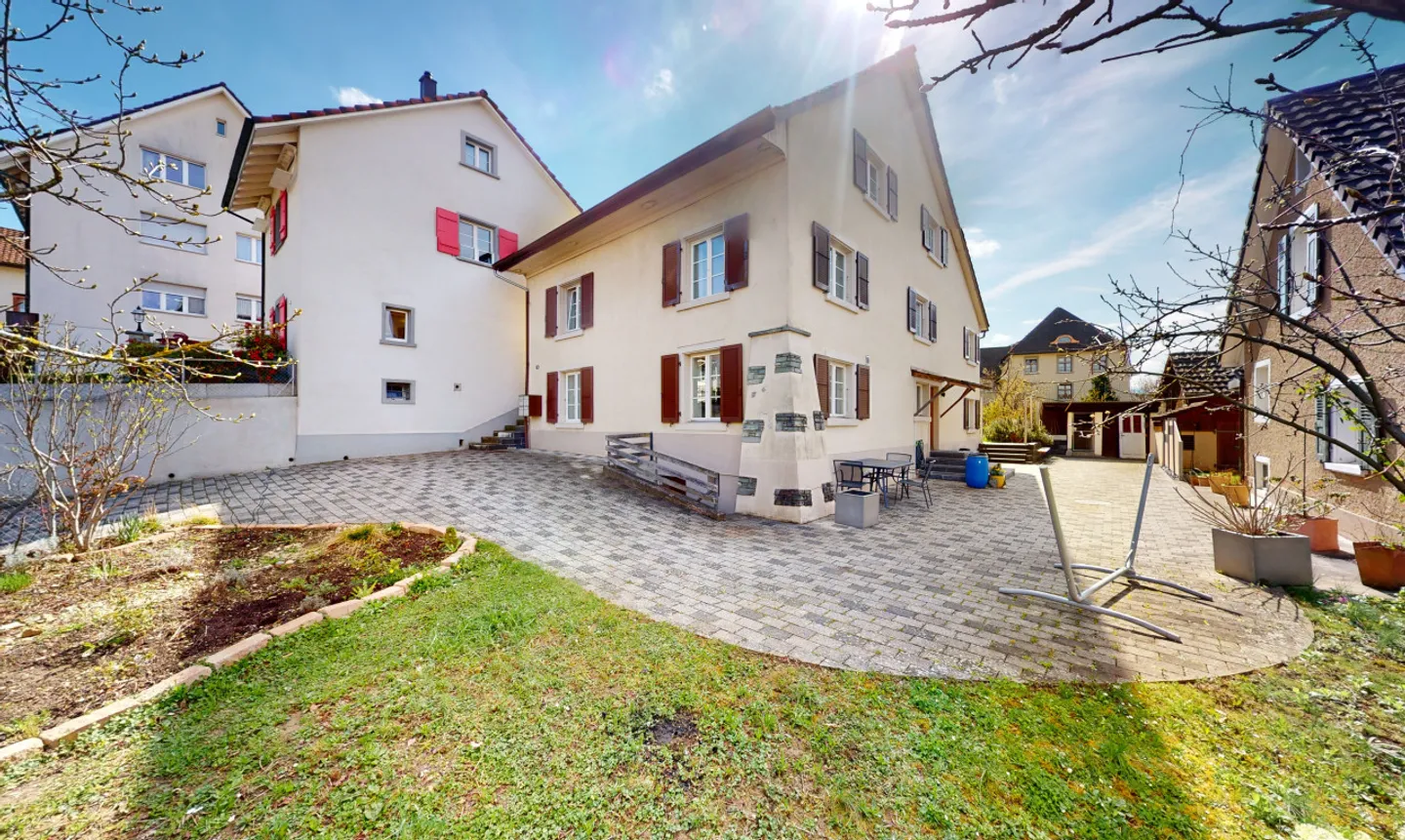 Detached multi-family house with 3 apartments & studio in Füllinsdorf - Photo 1 of 13