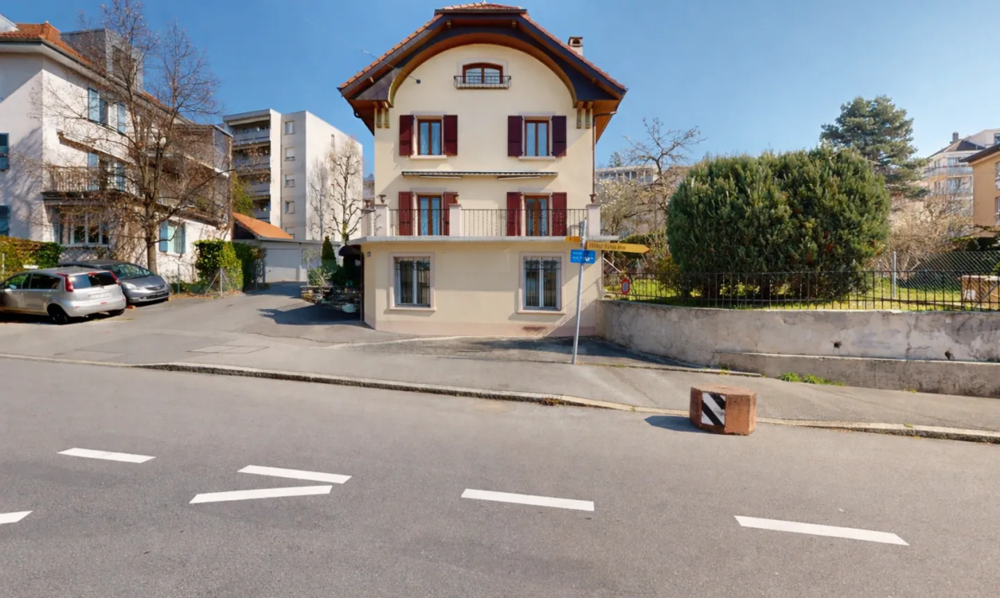 Beautiful detached house in Lausanne - Photo 2 of 11