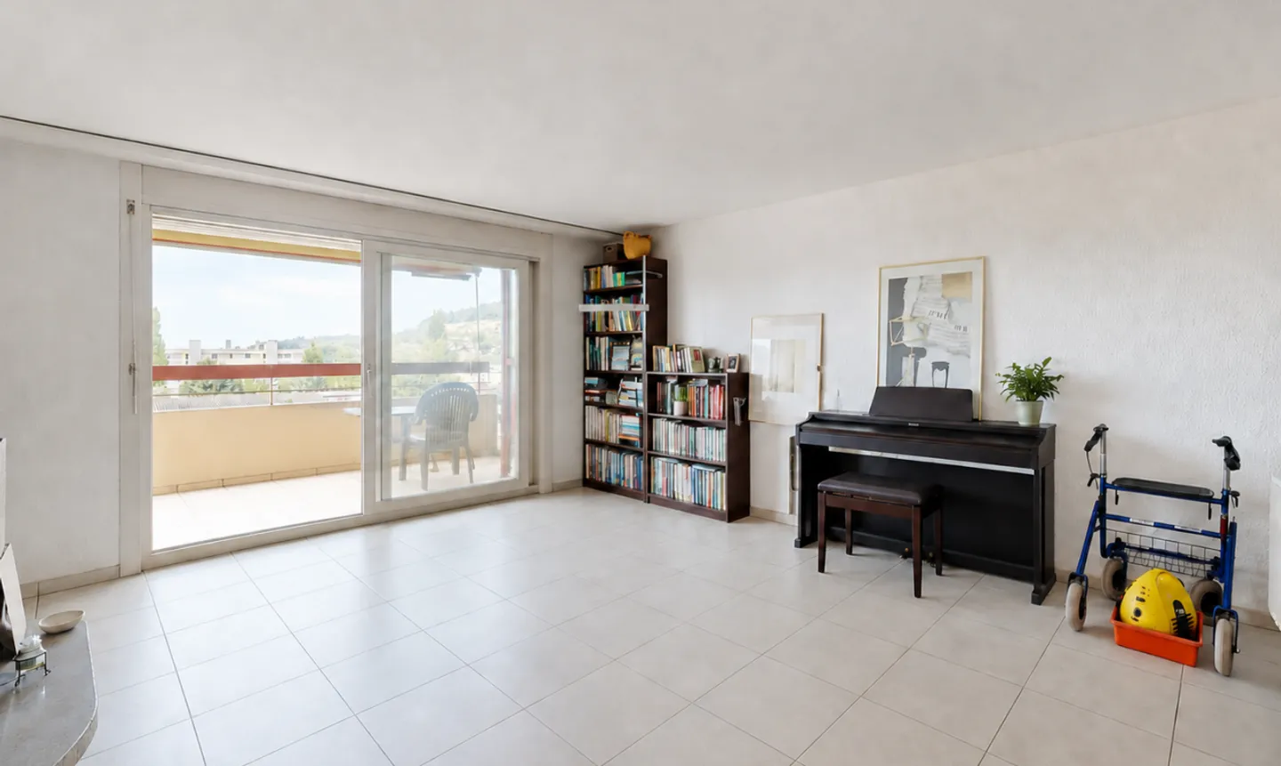 Well-maintained 3.5 room apartment with fireplace and balcony - Photo 2 of 11