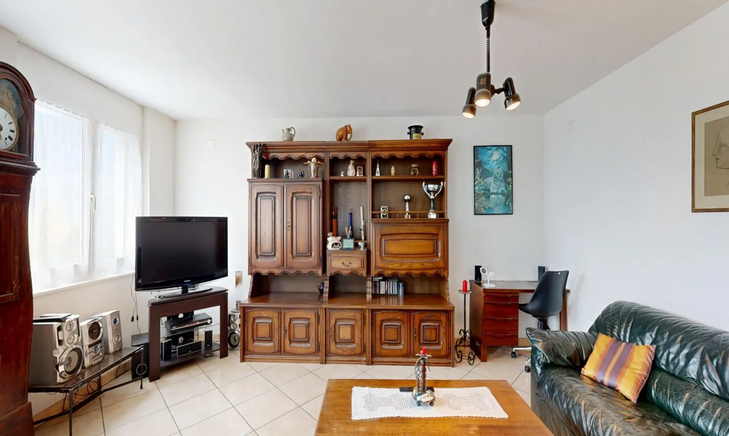 Magnificent 4.5-room house with convertible barn - Photo 3 of 11