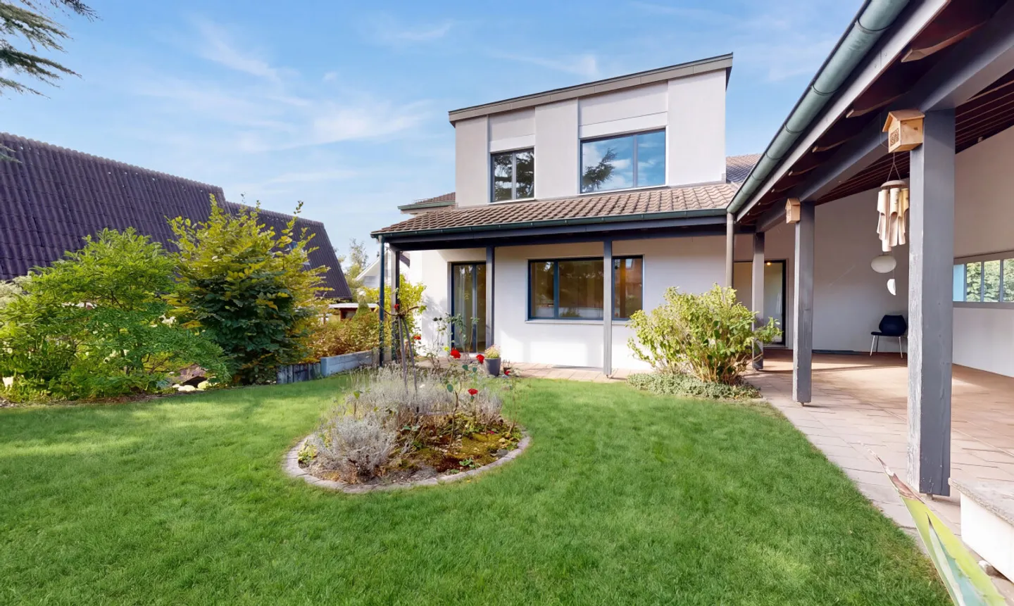 Modernized 5½-room house with ground probe and large garden - Photo 1 of 11