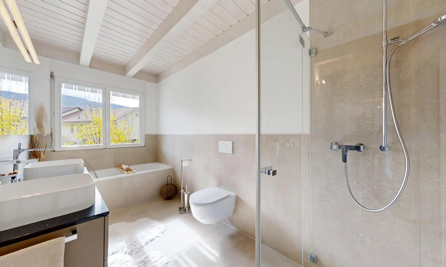 Ferme avec maison individuelle adjacente et beaucoup de terrain à bâtir inclus. - Photo 8 sur 11