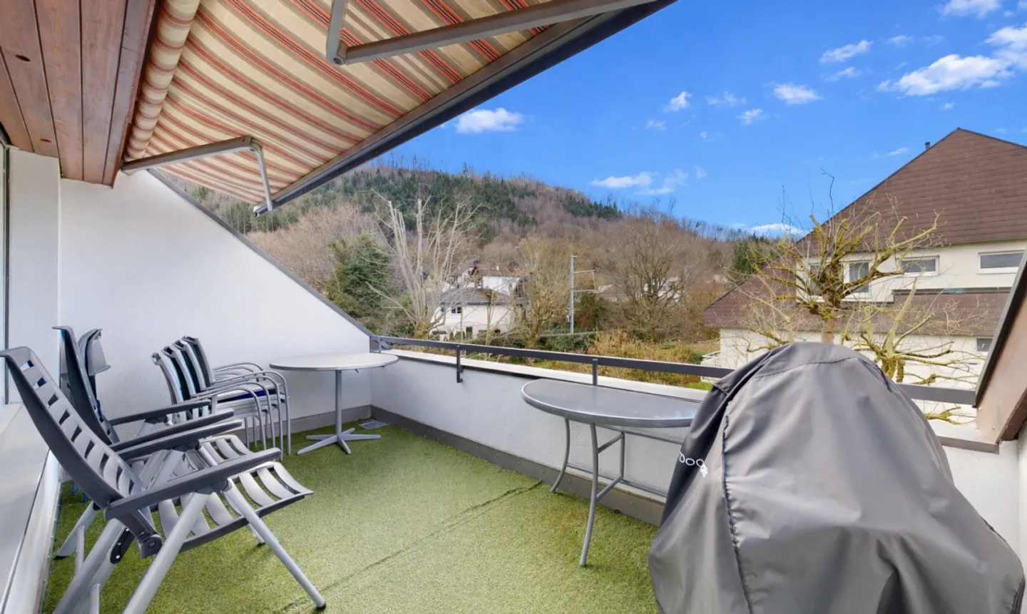 Ampio attico con terrazza e camino - Foto 1 di 11