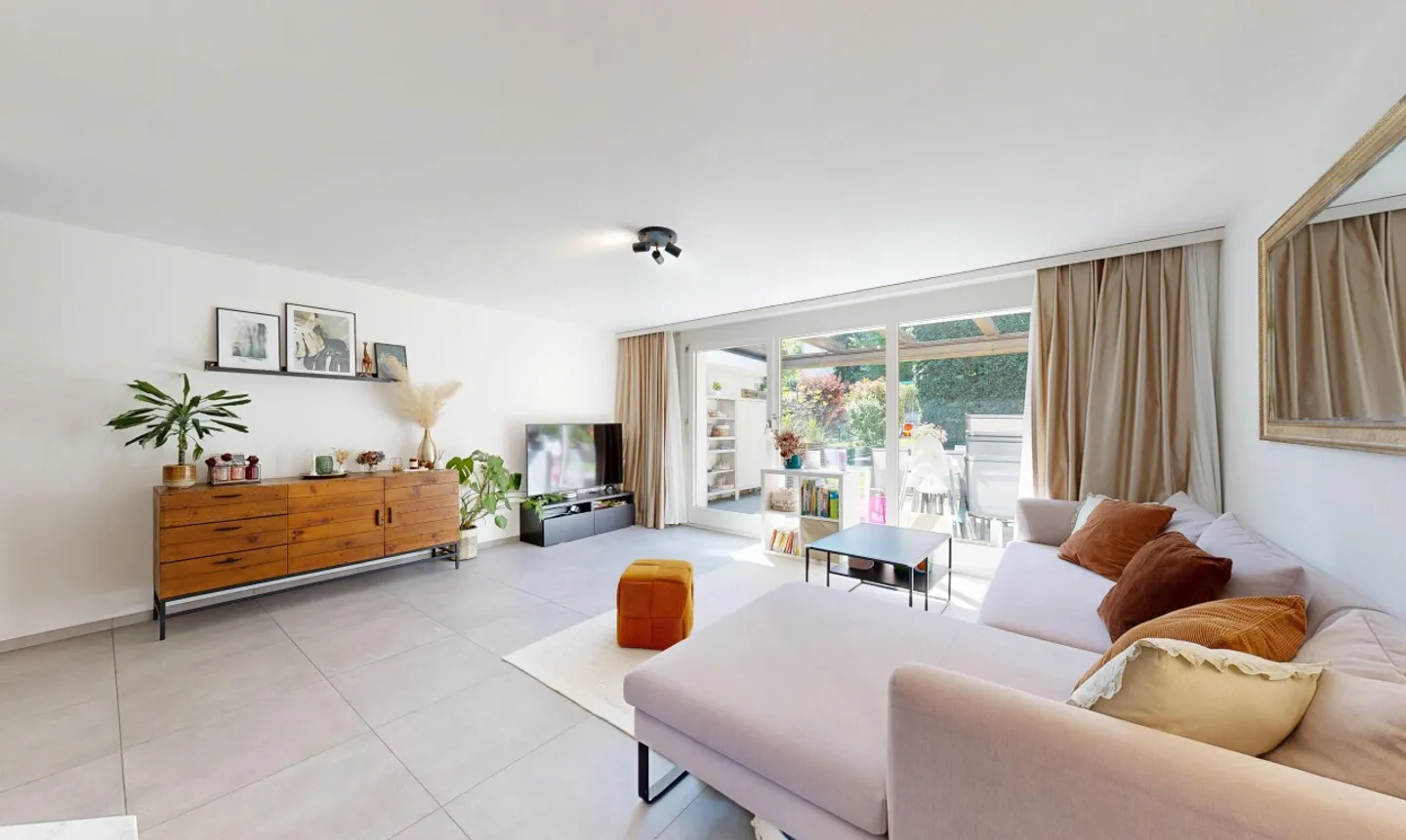 Maison familiale semi-détachée spacieuse dans un emplacement calme mais central - Photo 3 sur 11