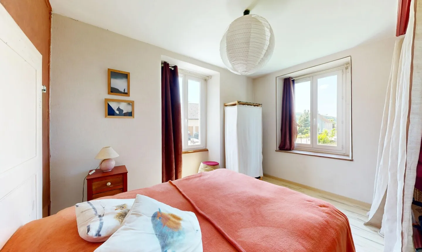 Maison familiale avec jardin - Photo 5 sur 13