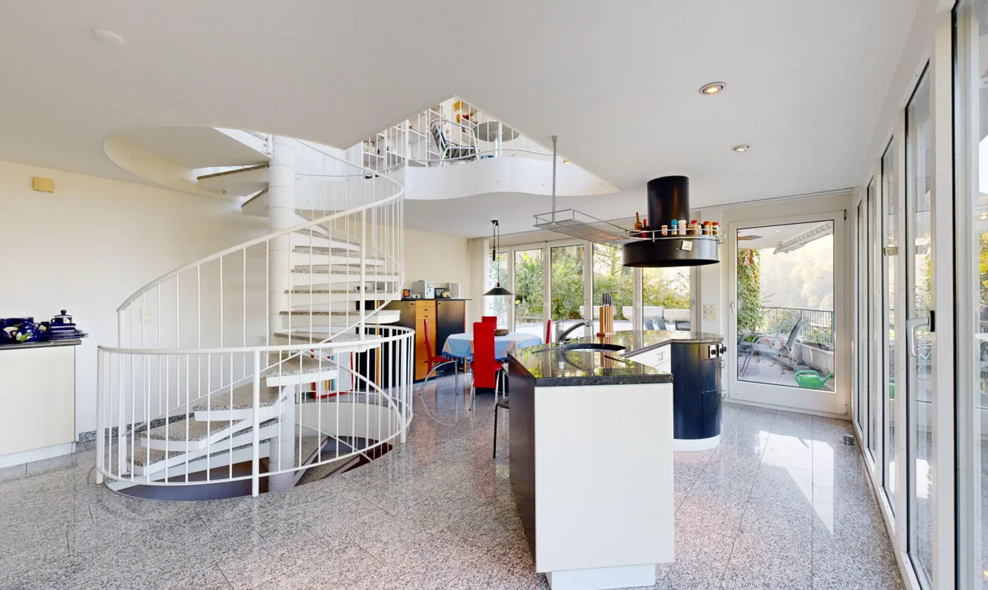 Casa unifamiliare con architettura unica e vista mozzafiato - Foto 4 di 13