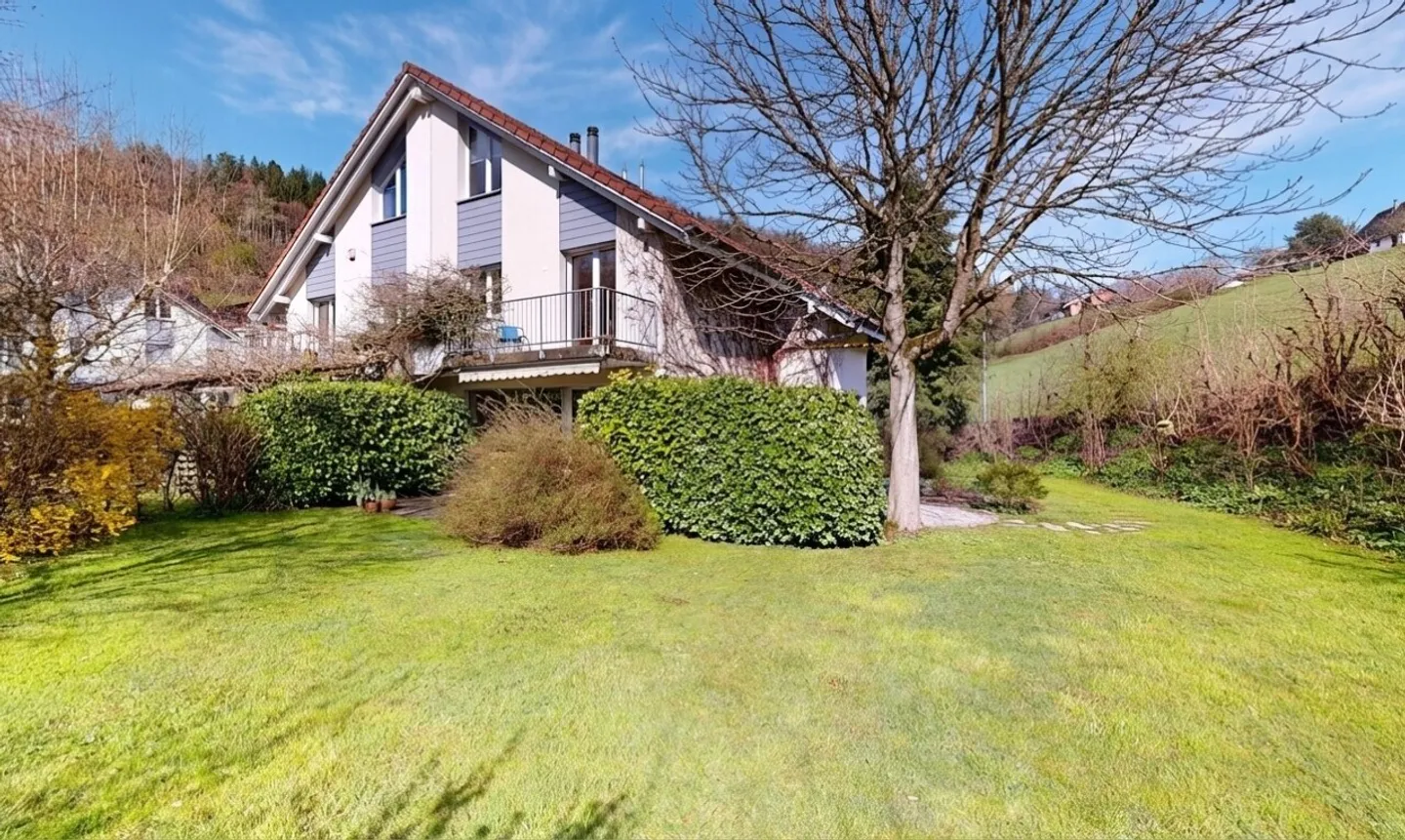 Maison lumineuse avec jardin de rêve - Photo 1 sur 11