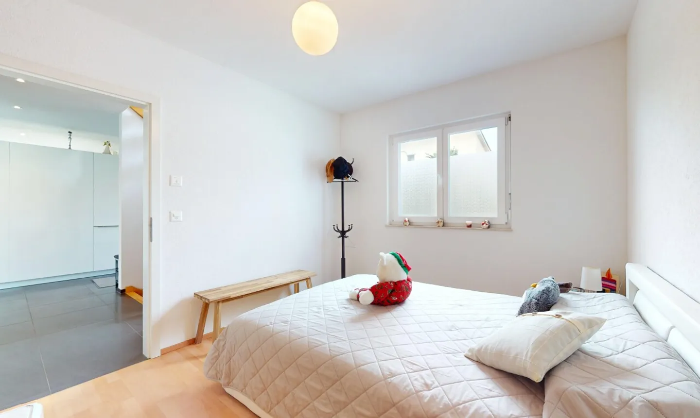 Maison lumineuse de 6,5 pièces dans un emplacement calme avec beaucoup d'espace - Photo 7 sur 11