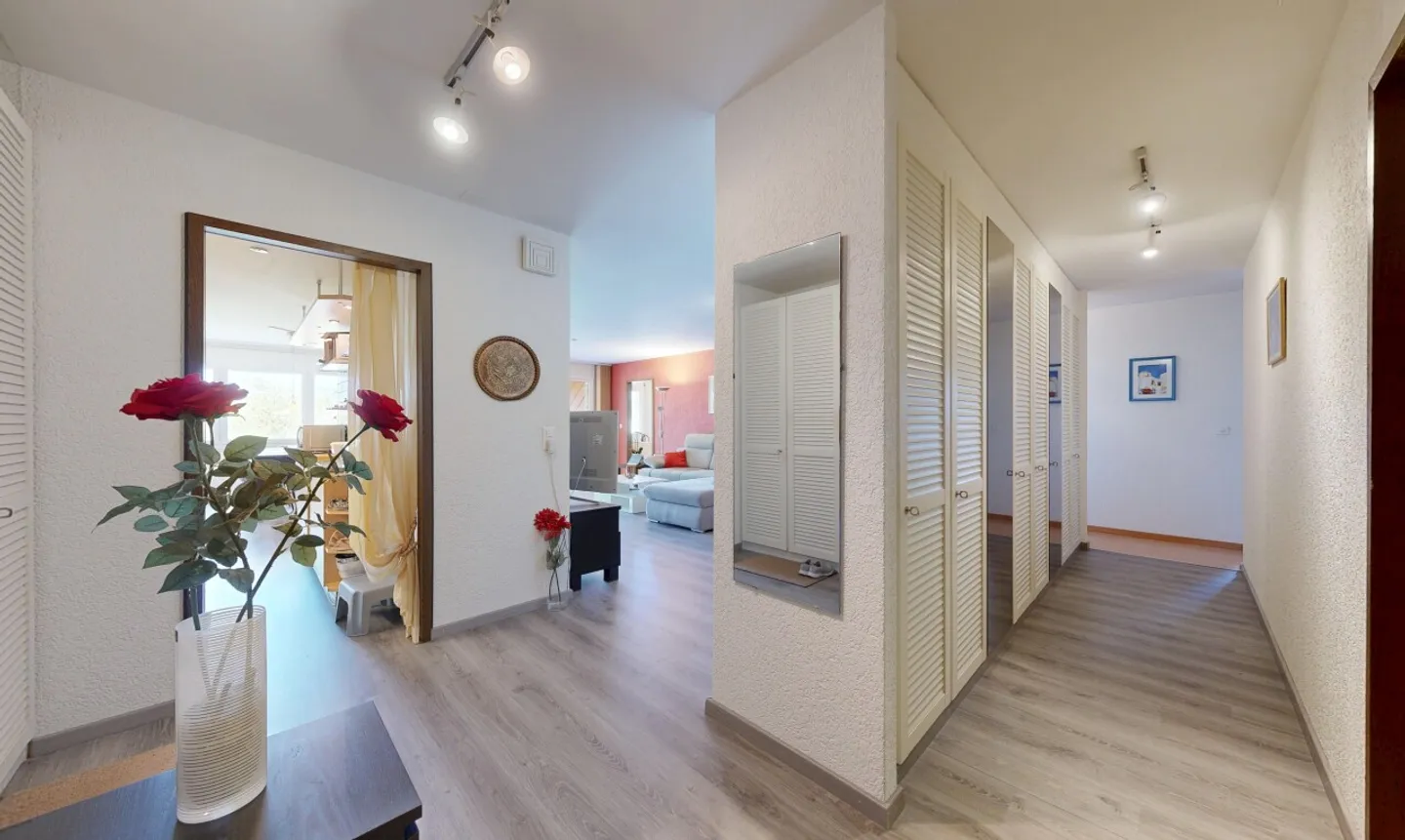 Appartamento familiare di 5,5 locali e 157 m² con camino e garage - Foto 2 di 11
