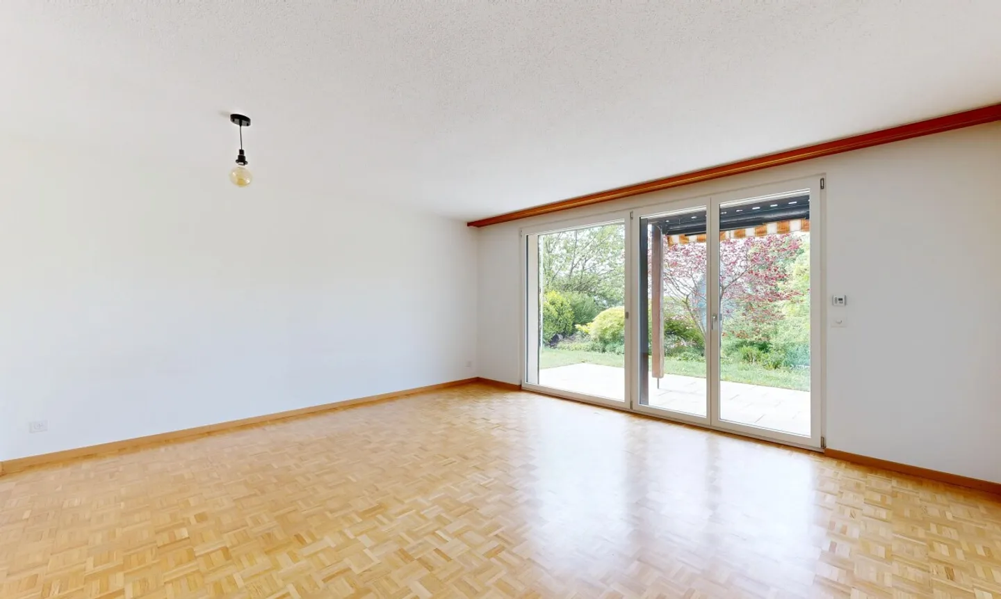 Charmante maison de ville de 5,5 pièces avec grenier aménagé - Photo 9 sur 11