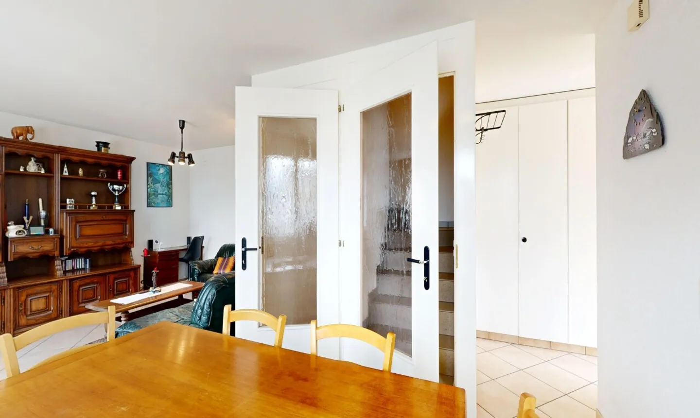 Magnificent 4.5-room house with convertible barn - Photo 8 of 11