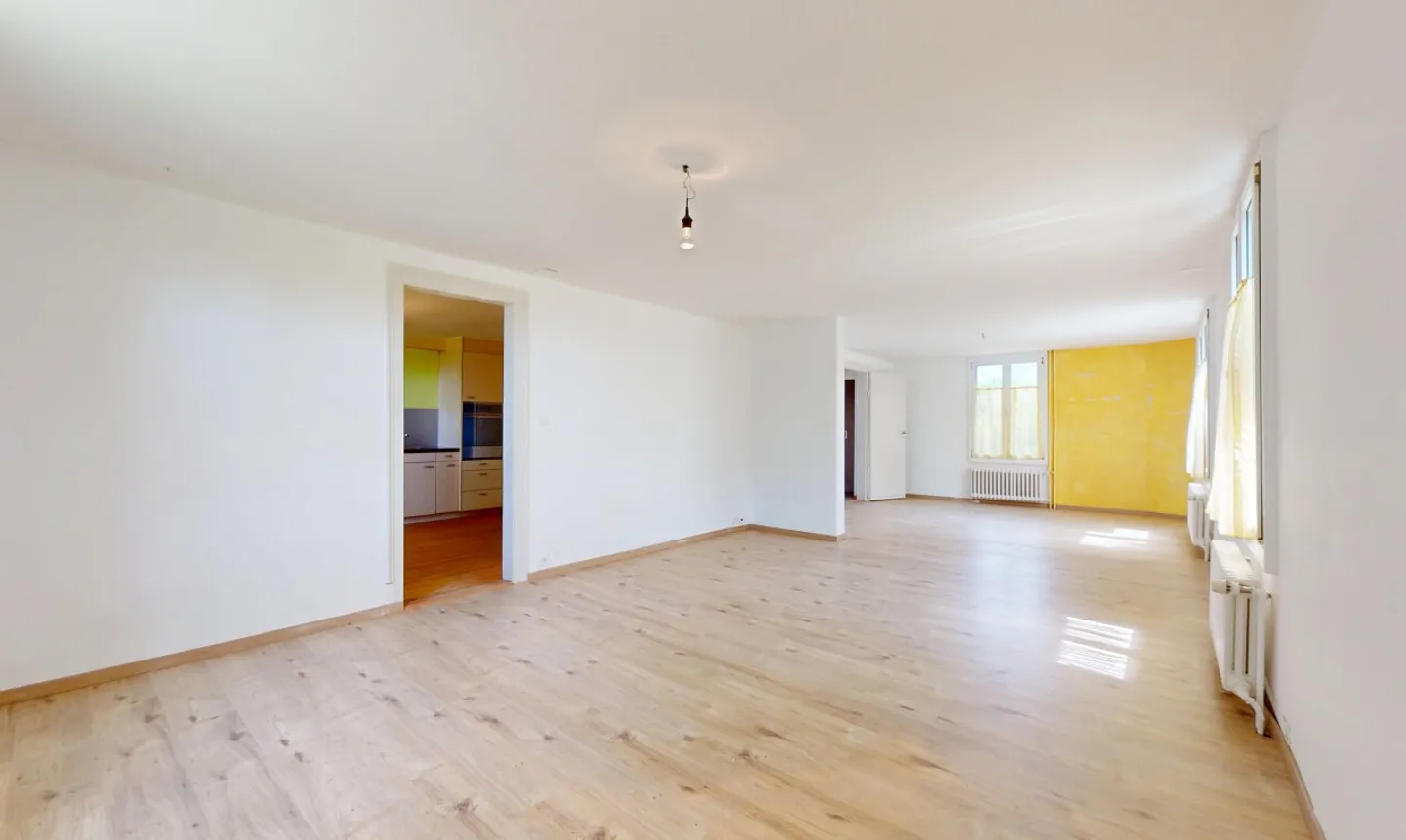 Maison bifamiliale dans la verdure avec un hangar de 400 m² utilisable commercialement - Photo 5 sur 13