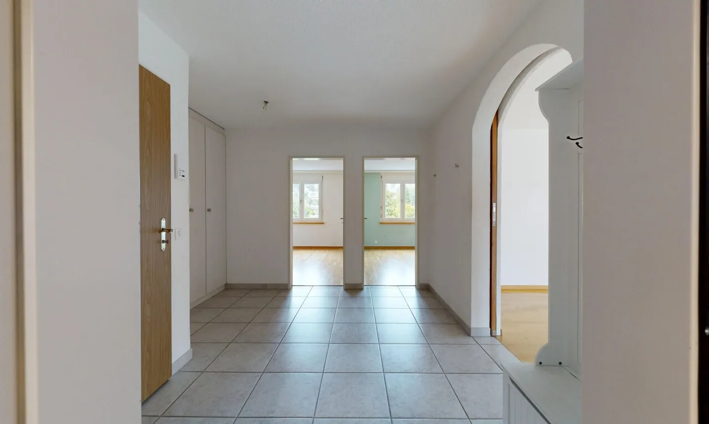 Appartamento attraente di 4,5 stanze con balcone in una posizione tranquilla a Widen - Foto 9 di 11