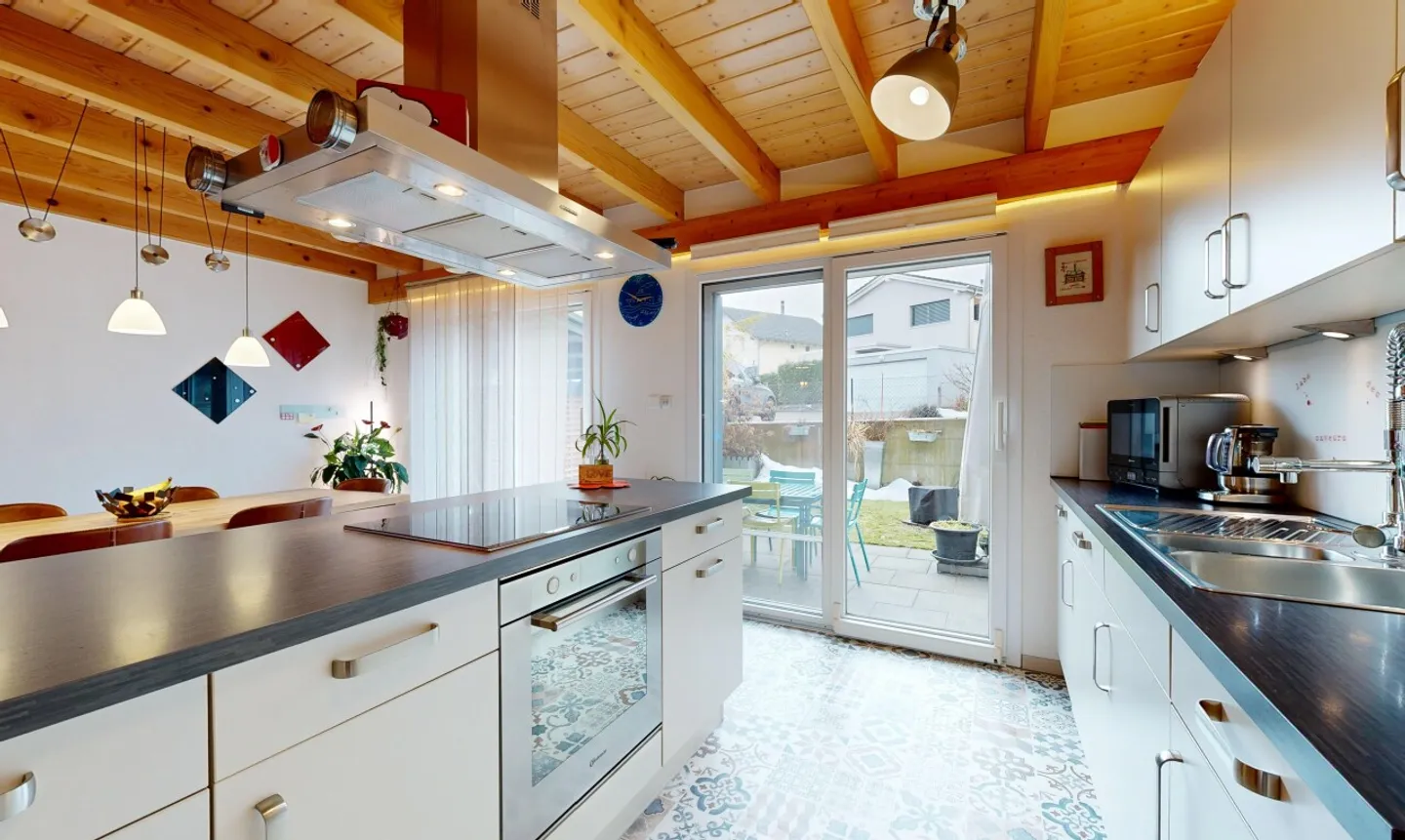 Charming Family Home with Garden - Photo 5 of 11