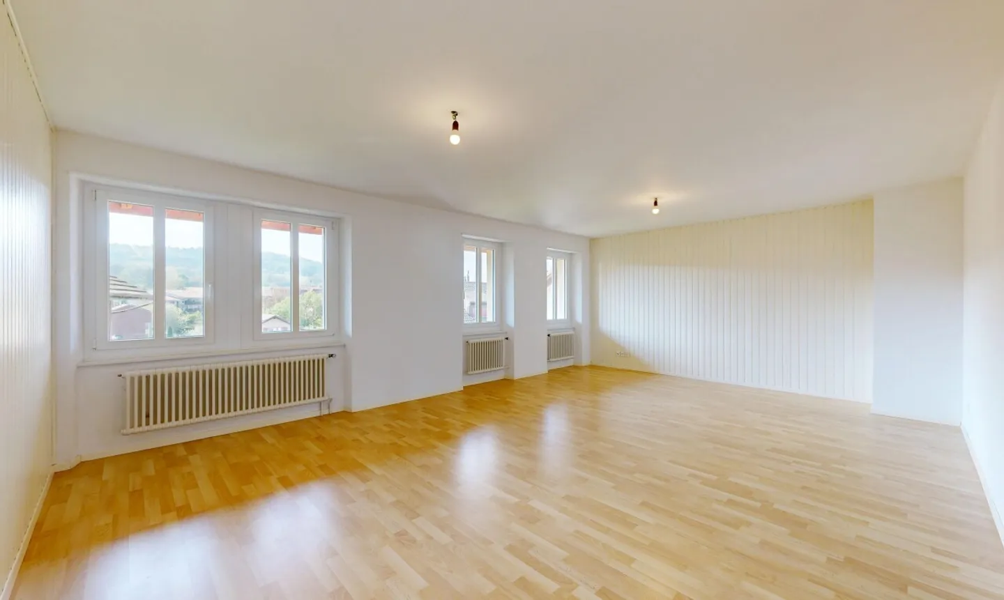Bright family house with garden and great potential - Photo 10 of 11