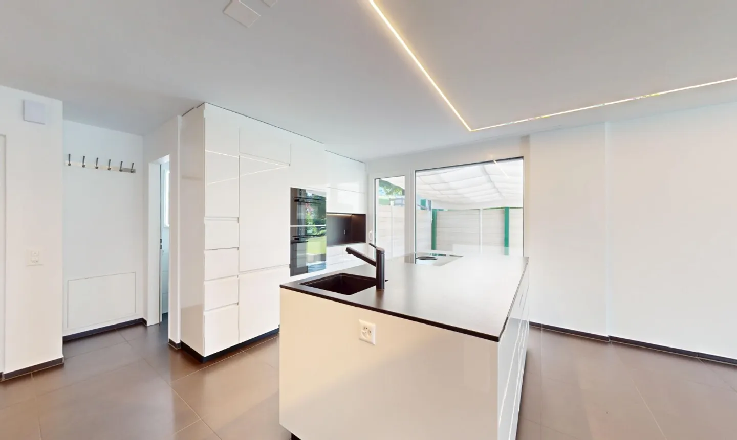 Appartamento duplex moderno e ristrutturato con area giardino - Foto 5 di 11