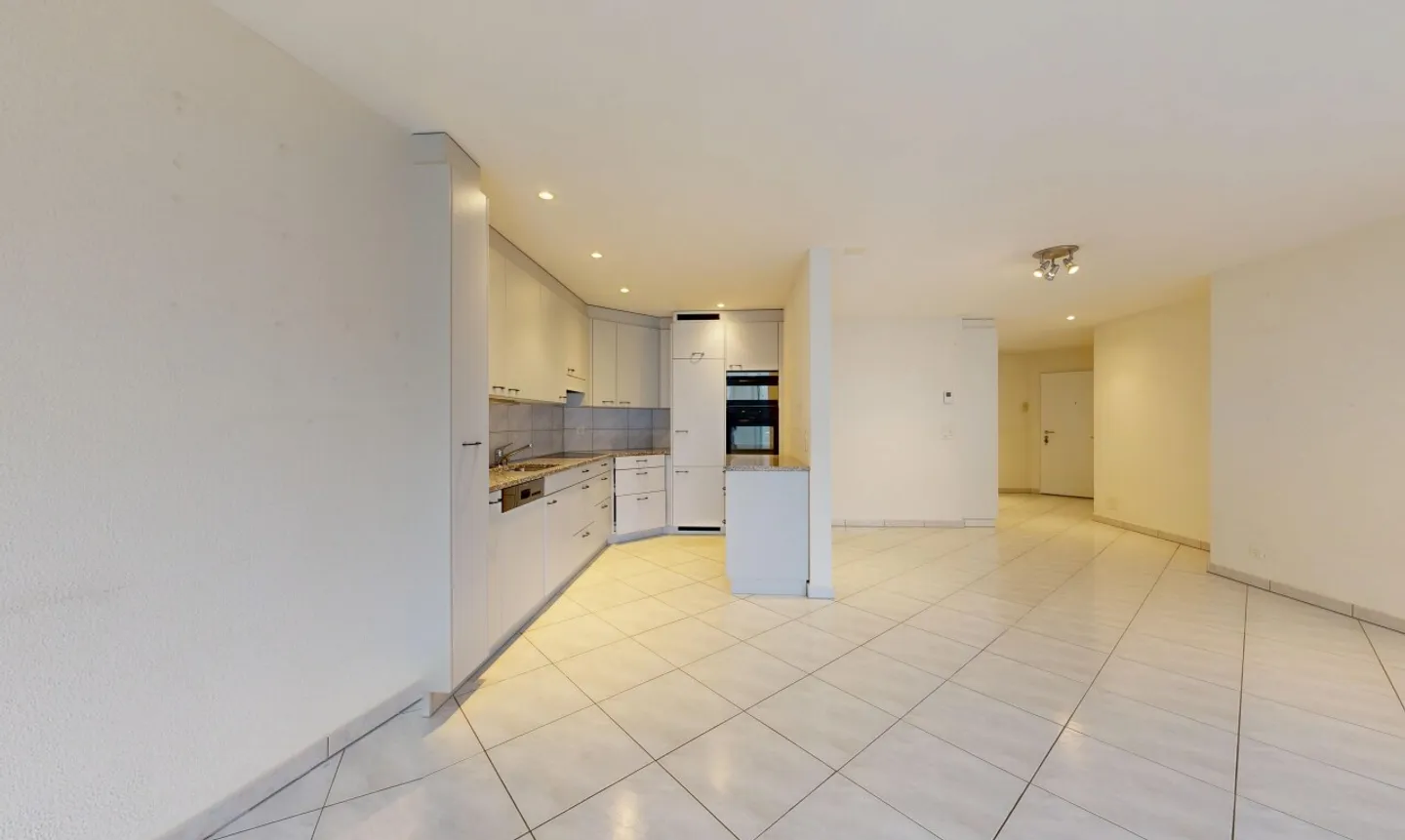 Luminoso appartamento di 3½ locali con balcone e vista sul Pilatus - Foto 1 di 13