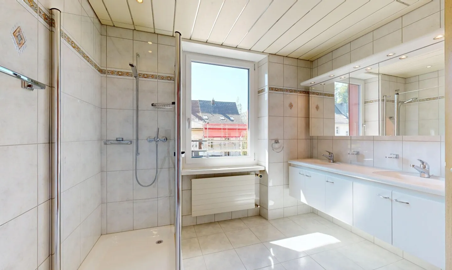 Charming Townhouse with Terrace - Photo 10 of 11