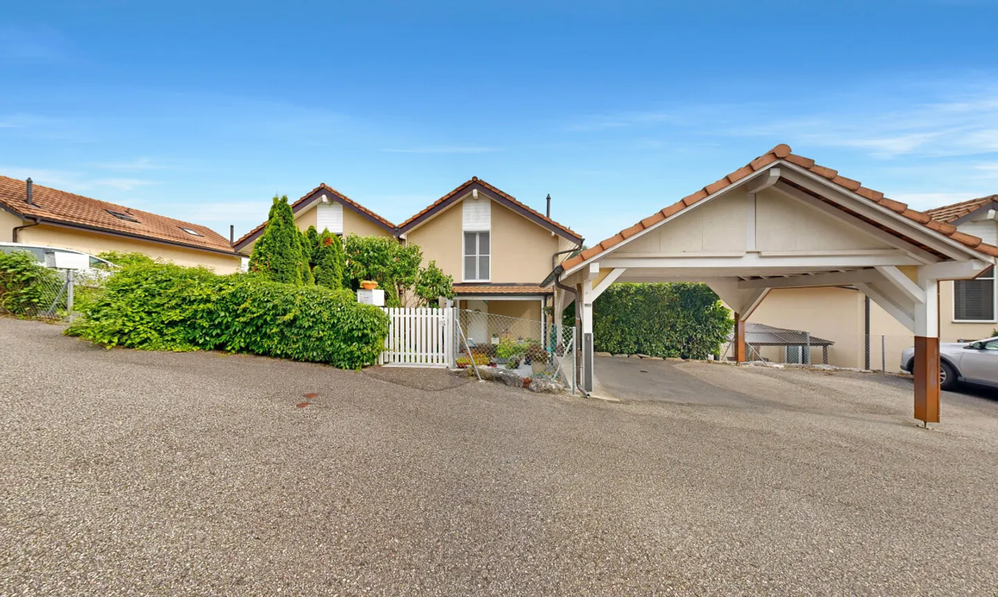 Stunning Villa with Pool in Orbe - Photo 4 of 13