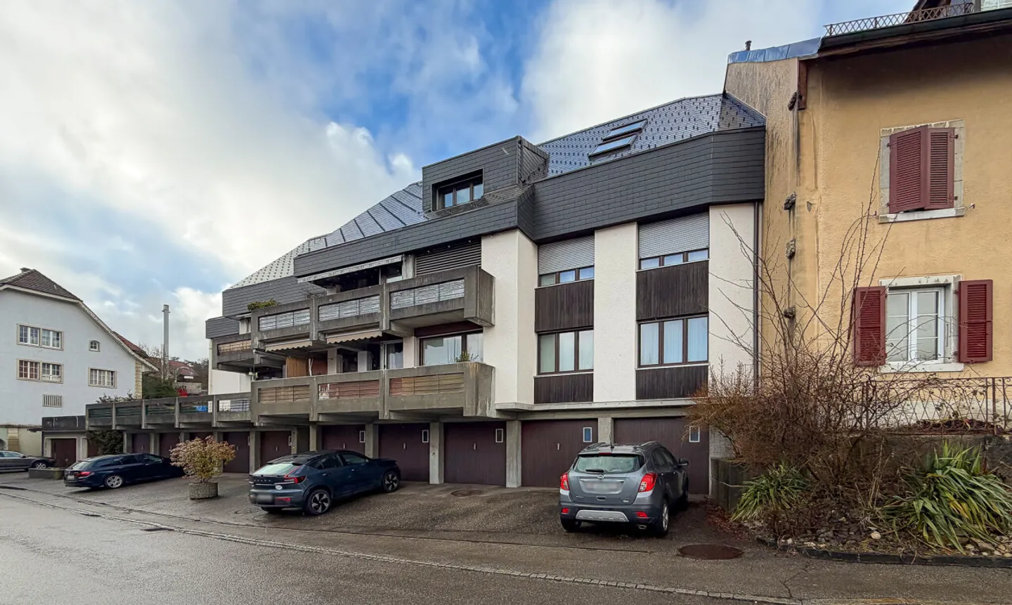 Grosszügige Attikawohnung mit Blick auf die Alpen - Photo 3 sur 11