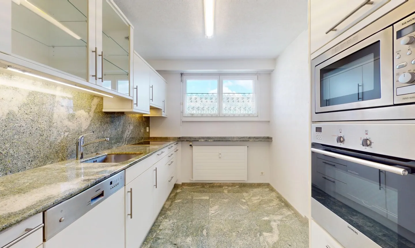 Appartamento attico elegante di 2,5 stanze con balcone a Riehen - Foto 7 di 13