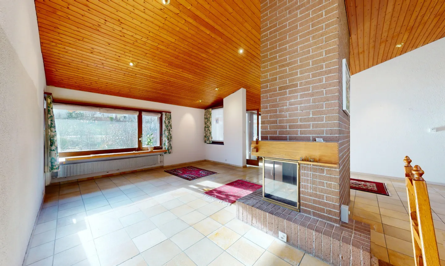 Casa unifamiliare con grande giardino in posizione tranquilla - Foto 8 di 13