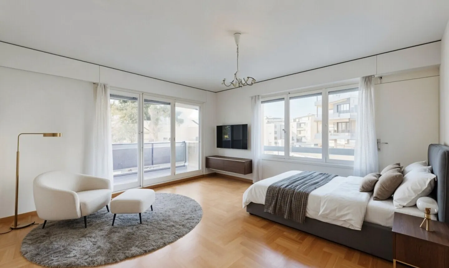 Luminoso studio con grande balcone nel cuore di Clarens - Foto 1 di 10