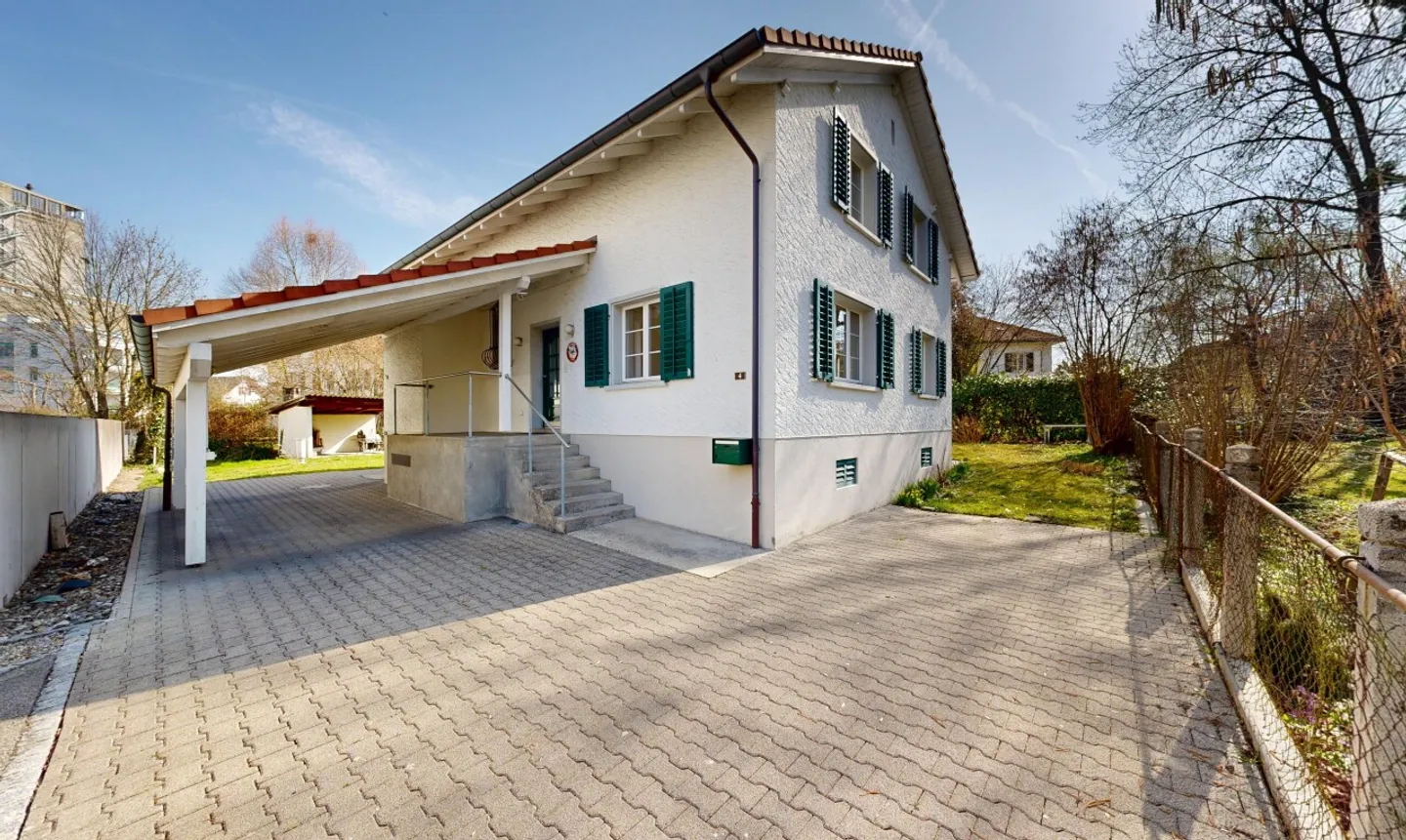 Grosszügiges Einfamilienhaus mit Garten im Zentrum - Photo 1 of 11