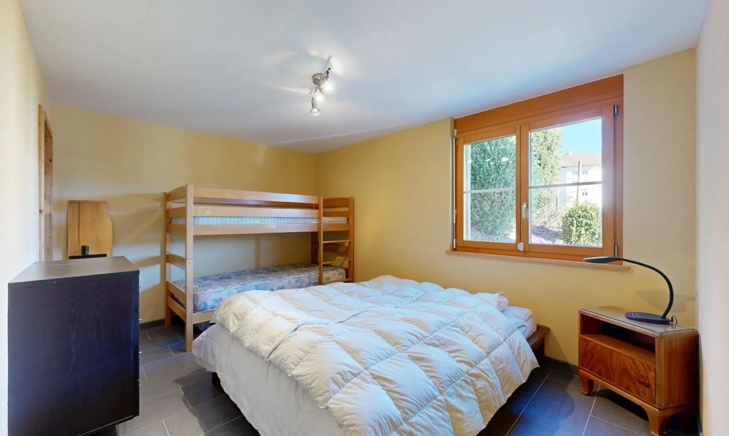 Familienhaus mit Panoramablick, Schwimmbad und großem Grundstück - Foto 10 von 13