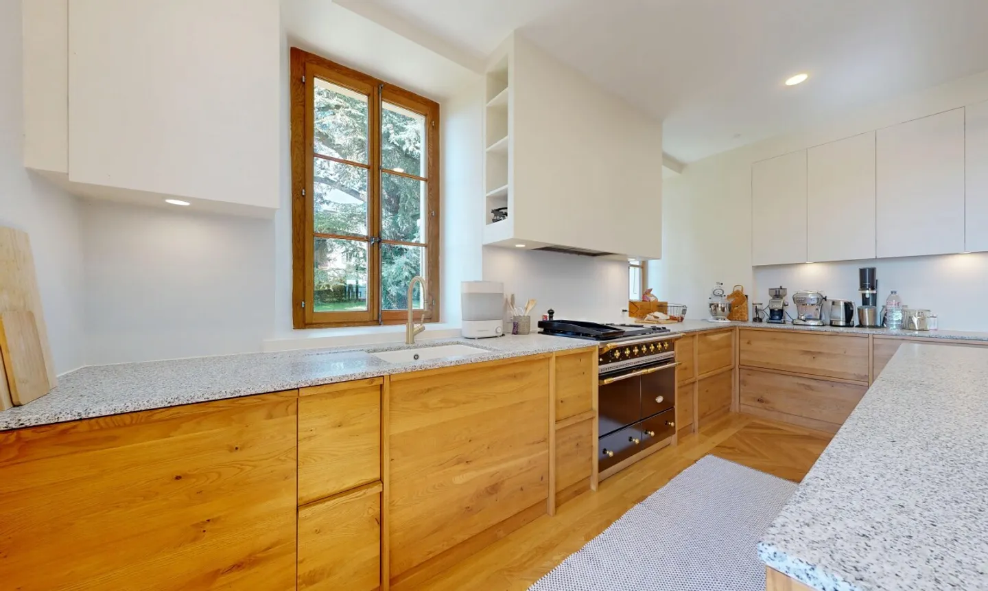 Magnificent renovated garden-level apartment in Saint-Légier - Photo 5 of 11