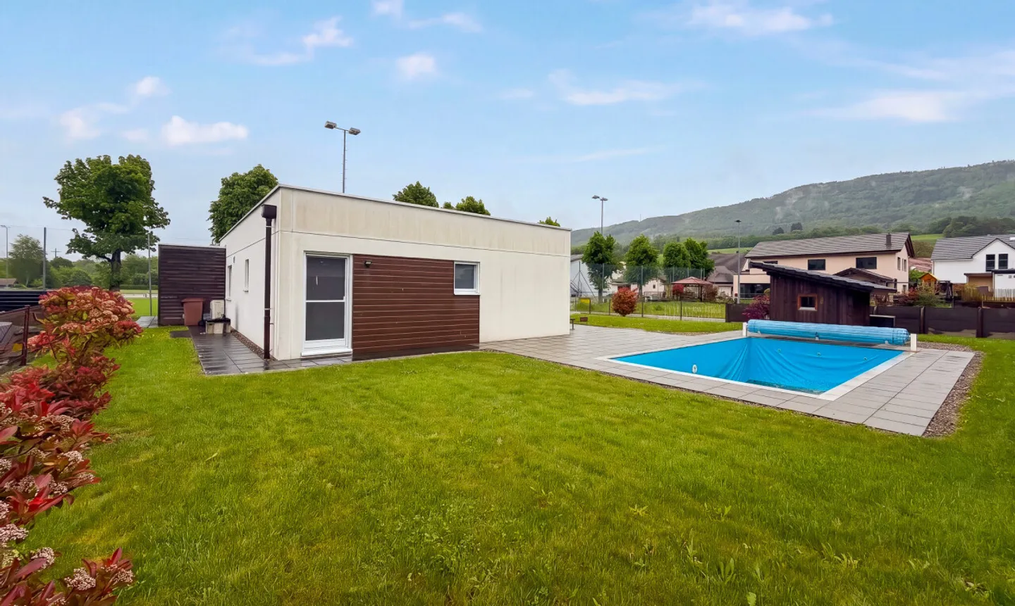 Bungalow mit Pool an ruhiger Lage im Jura - Photo 1 sur 11