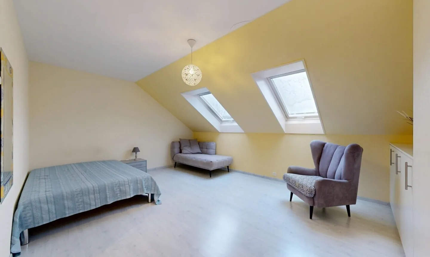 Charmante Dachwohnung mit Aussicht - Foto 7 von 11