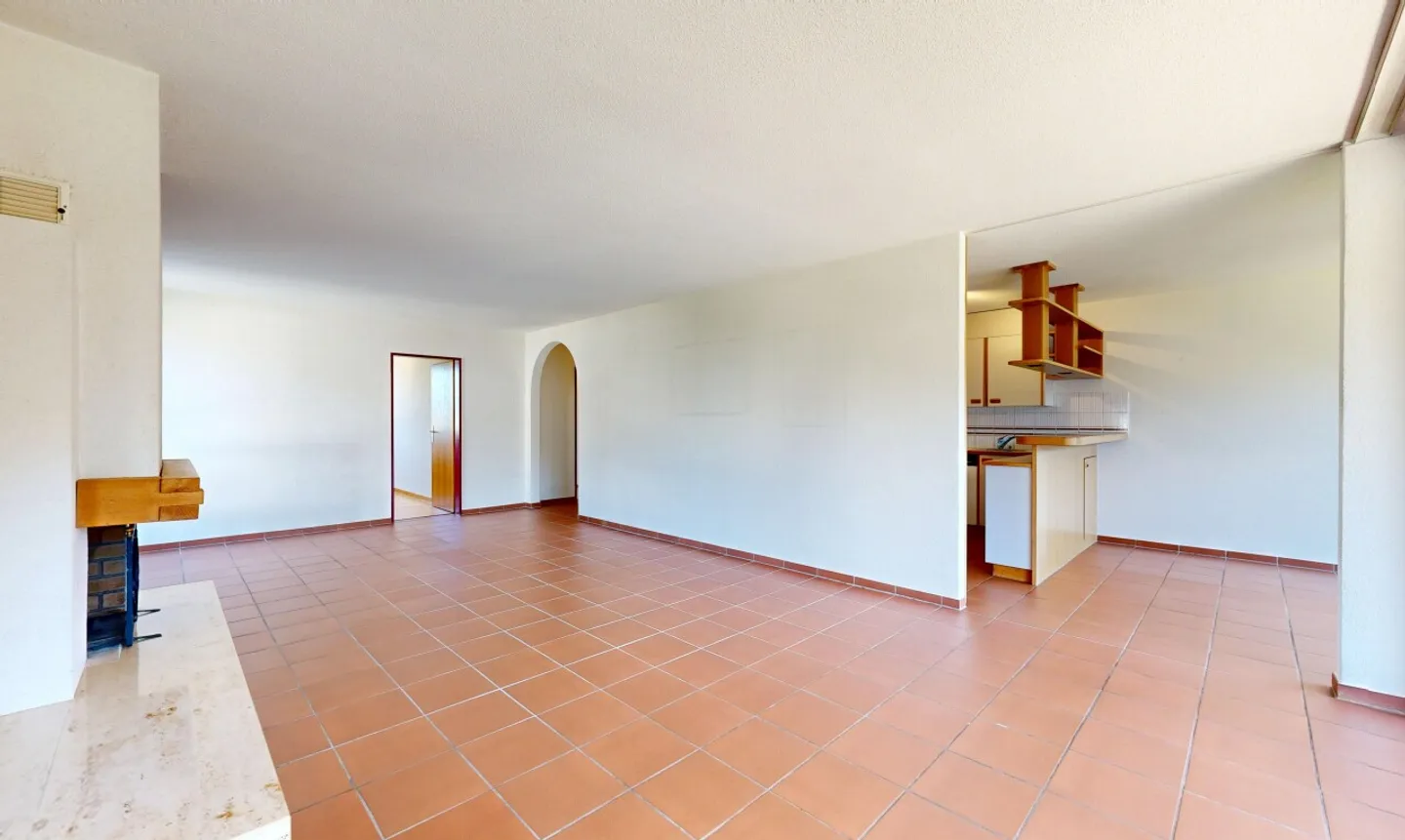 Helle Wohnung mit Balkon - Foto 3 von 11