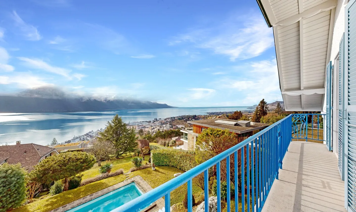 Superba villa con piscina e panorama unico sul lago e le Alpi - Foto 8 di 11