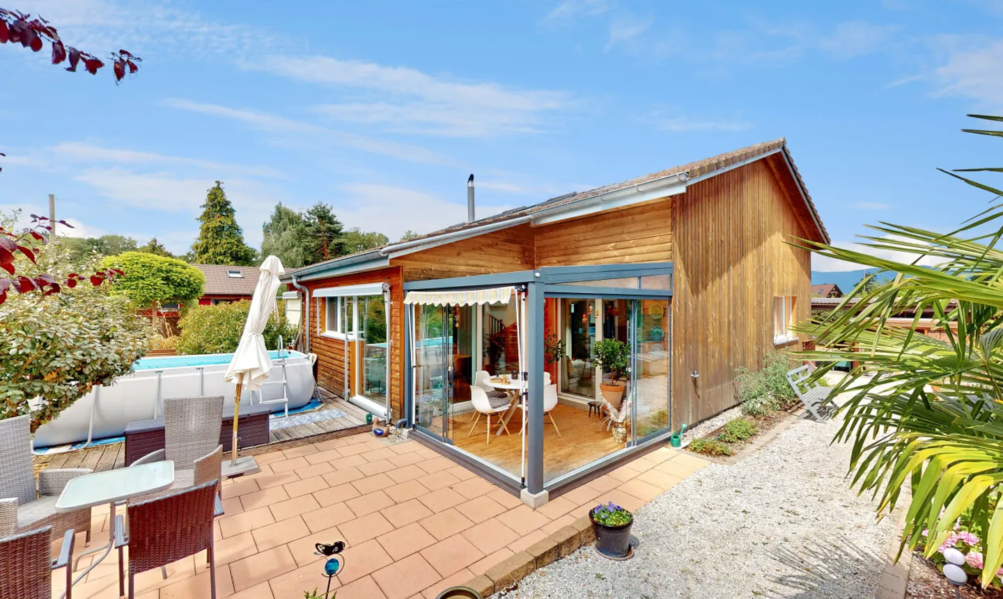 Appartamento con giardino in casa residenziale - Foto 4 di 13